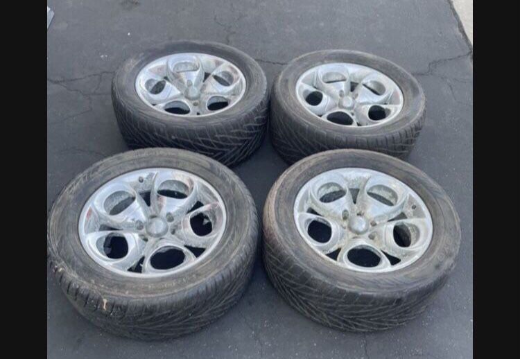 4 X 305/50r20 6x5.5 6x139.7 Chrome Rims With 80% Tires Treads !!!!