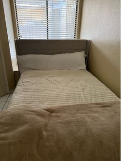 Bed frame w mattress