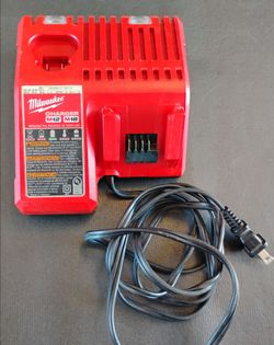 Milwaukee M12 and M18 Battery Charger