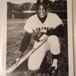 Willie Mays San Francisco Giants Portrait Baseball Player 8x10 Glossy Black and White Photo Vintage Collectible
