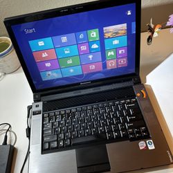 Laptop Lenovo Y530,15inch,250gbHD,4gbRam,Window8pro,WebCam,HDMI,DVD charger incl