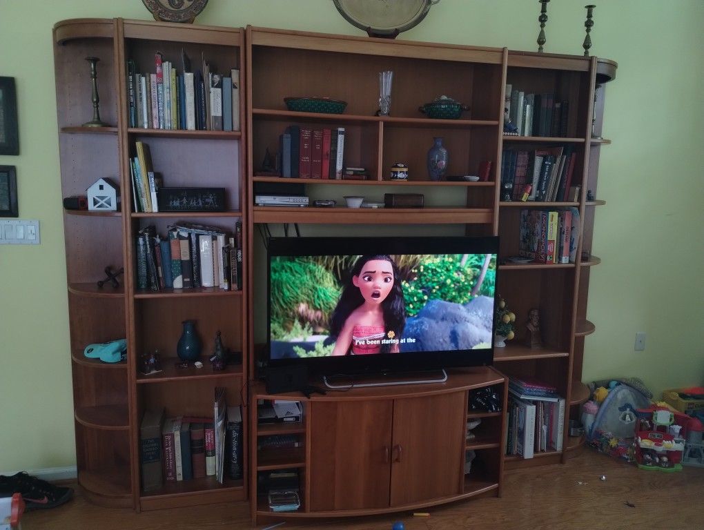 7x9' 5 Piece Expandable Wooden Entertainment TV Wall Unit