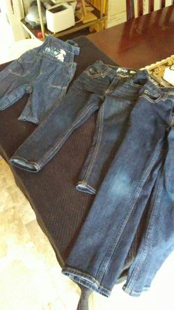 Kids jeans for a little 👧 size 3T skinny & 7R skinny jean.