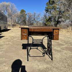 Vintage Singer Sawing  Machine 