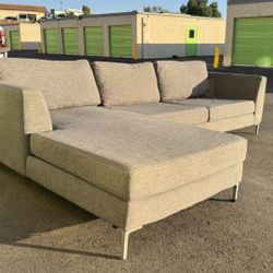 BEAUTIFUL SECTIONAL COUCH