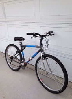 Giant Mountain Bike 26" ***GREAT CONDITION