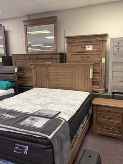 New queen bedroom group