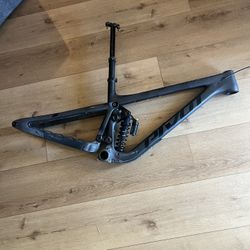 Bike Frame (Pivot Mach 6) Size medium