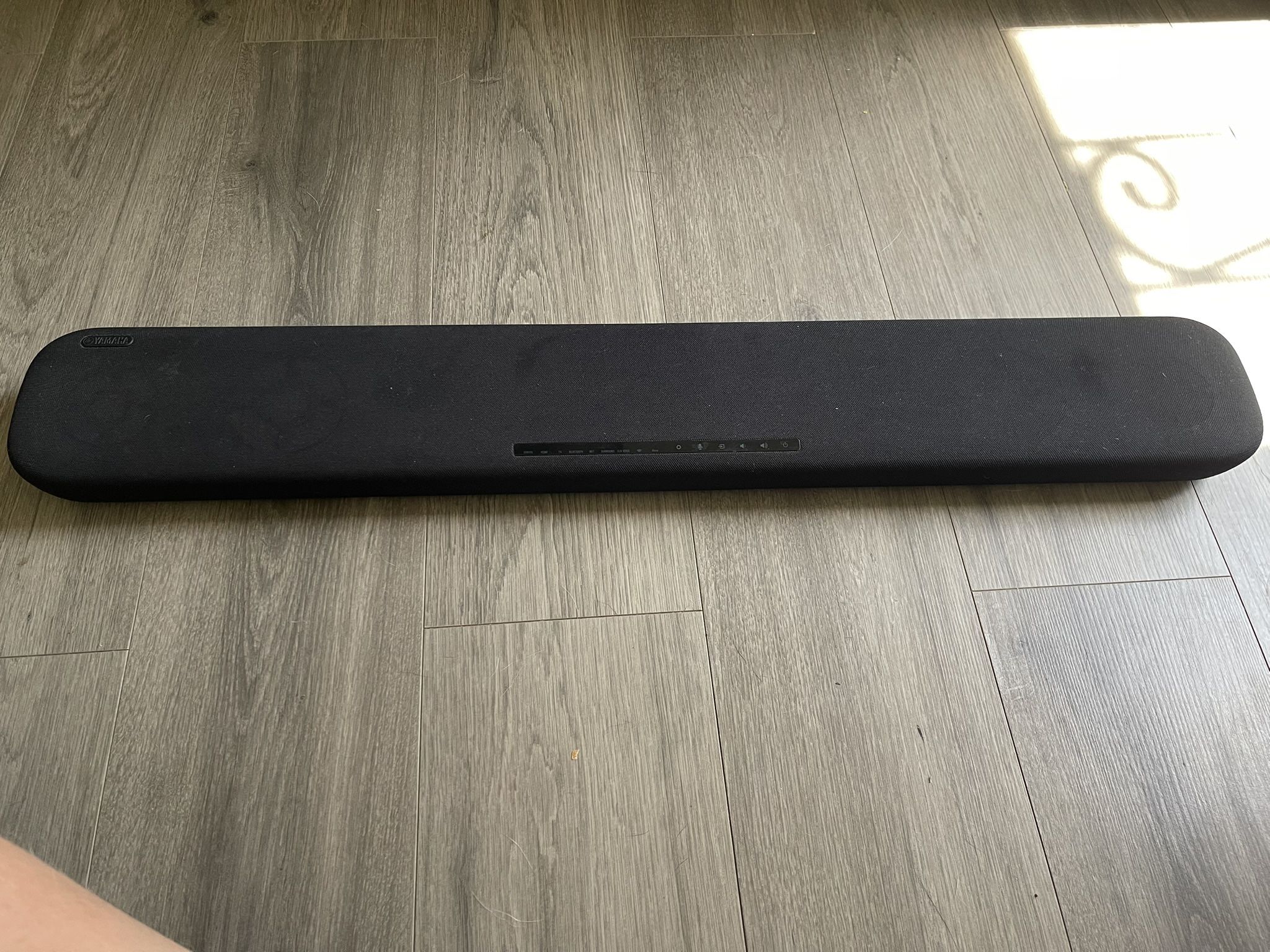Yamaha Soundbar W/ Built in Subwoofer