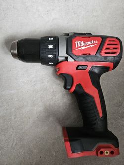 Milwaukee M18 18-Volt Drill Driver No Battery