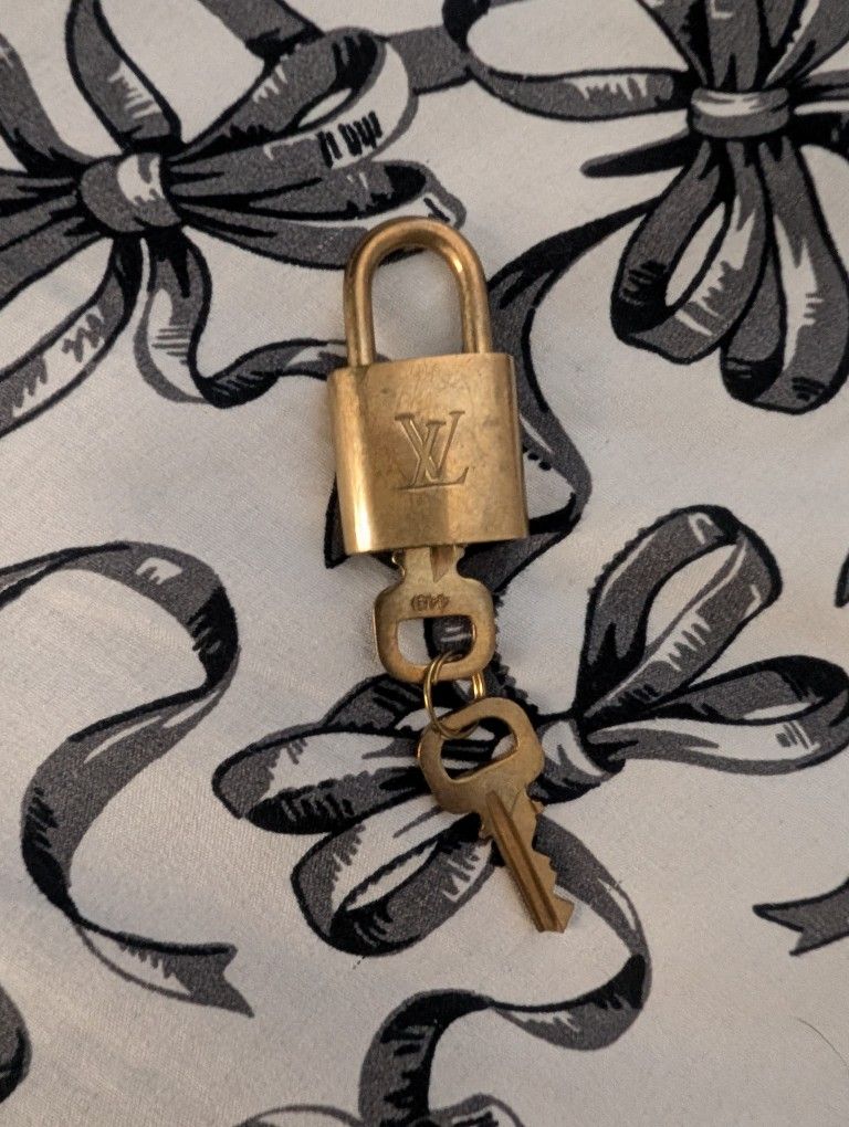 AUTHENTIC LOUIS VUITTON LOCK WITH KEYS