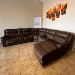 Electric Sectional Couch  w/ Wireless Charging, Hidden Cup Holders & Console Storage – Like New
