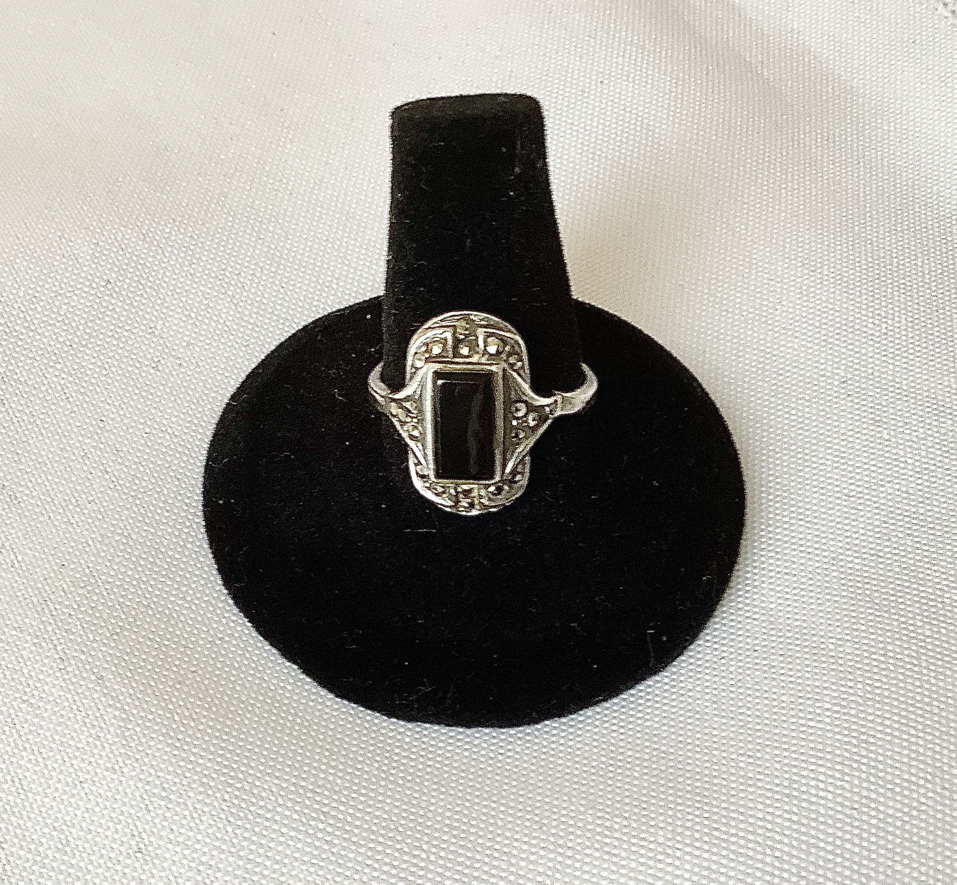 🎁 Silver Ring with Onyx and Marcasites, size 7.1/2 US🌷