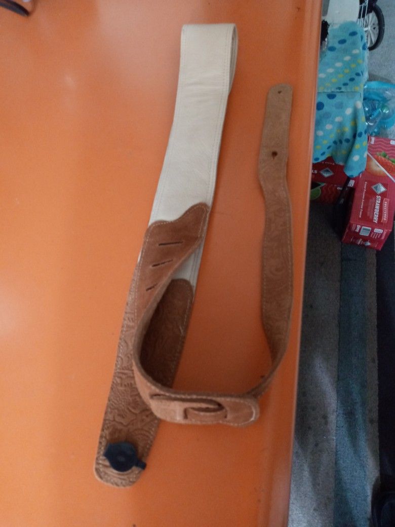 GUITAR STRAP.  GOOD CONDITION.  