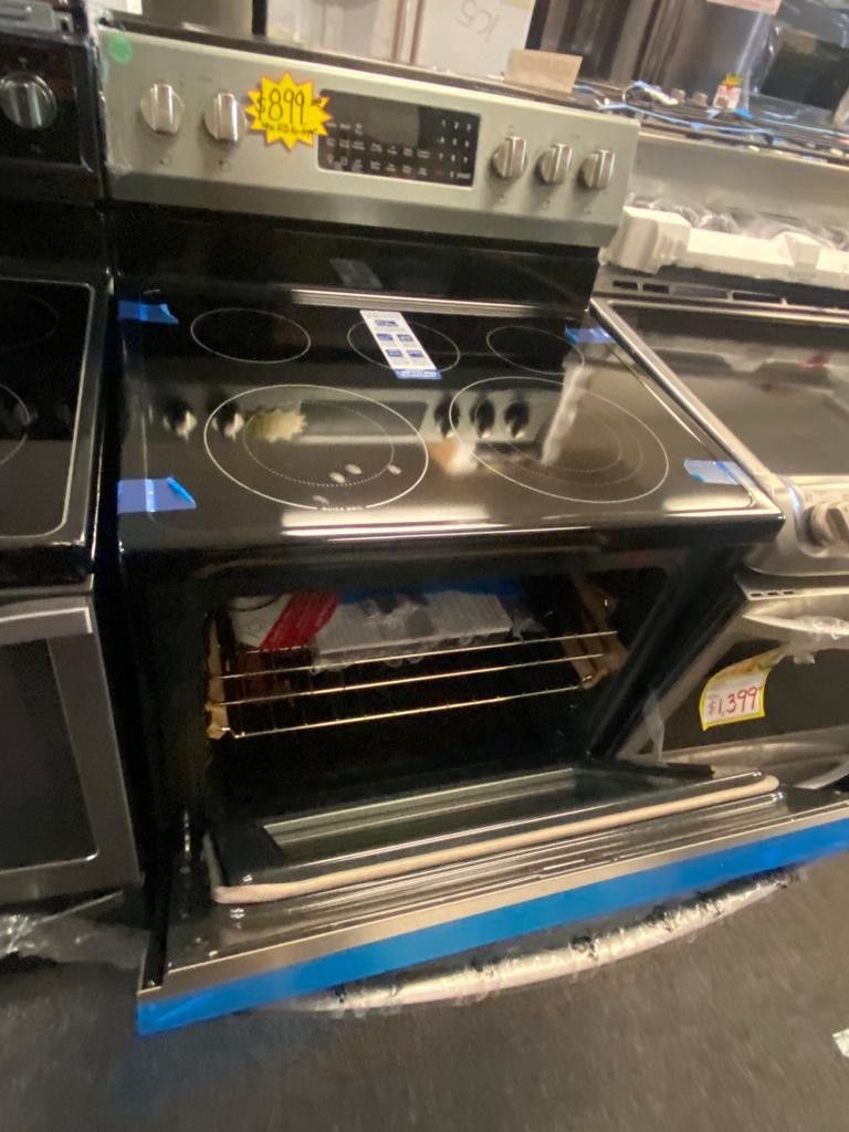 New Scratch&Dent Electric Stove With 1 Year Warranty for Sale in Laurel