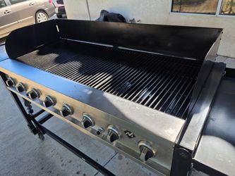 Large Gas Grill with Multiple Burners 8