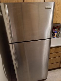 Frigidaire Top‑Freezer Refrigerator