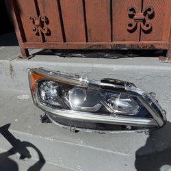 Honda accord passenger headlight 16-17