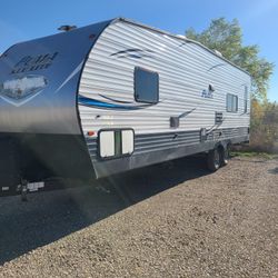 2018 Palomino Puma XLE Lite 27QBC Toy Hauler w/11 ft. Garage