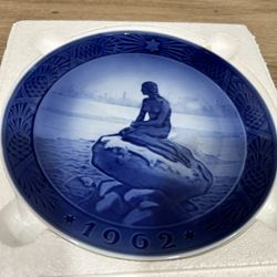 ROYAL COPENHAGEN 1962 THE LITTLE MERMAID AT WINTERTIME PLATE 