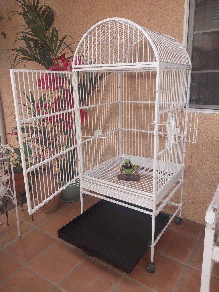 SUPER HEAVY DUTY PARROT CAGE LIKE NEW 