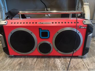 Red Boomboxx
