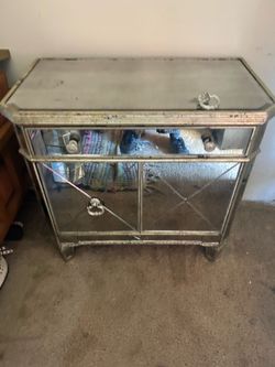 Mirror dresser