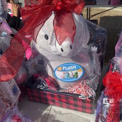 Valentines Gift Basket 