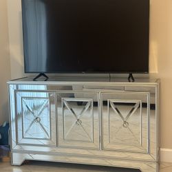 Entertainment center 