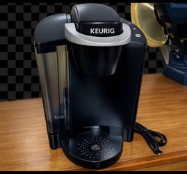Keurig Single-Serve Coffee Maker - Works Great
