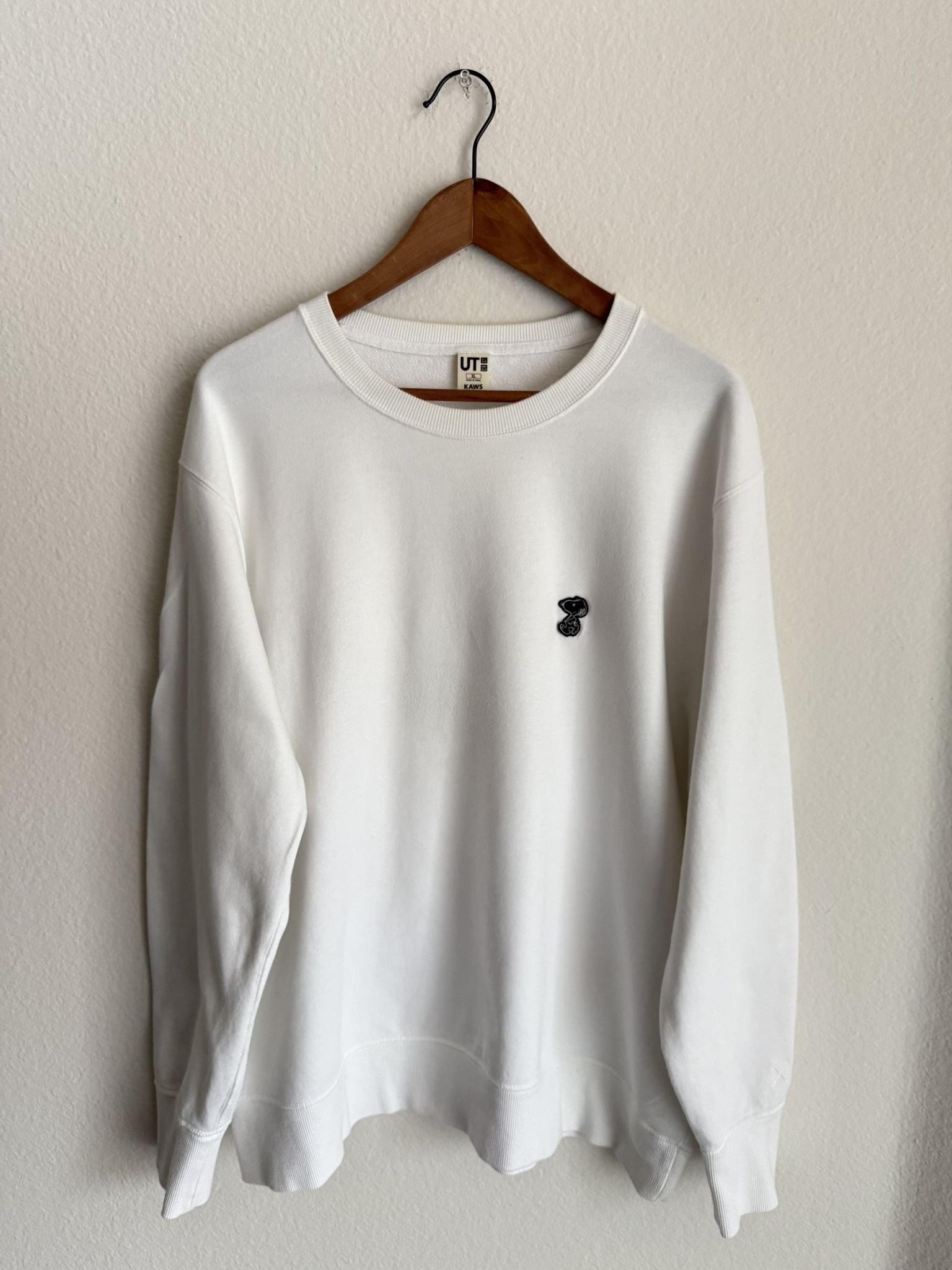 Uniqlo x Kaws x Peanuts “Small Snoopy” Crewneck White size XL