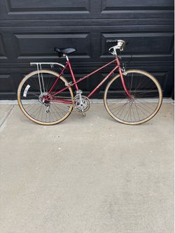 Woman’s 10 speed vintage Japanese bike