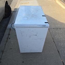 7 Cubic Foot Chest Freezer 