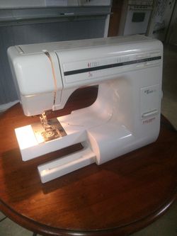 NEW HOME SEWING MACHINE 