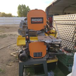 Band Saw Very  Low Hours 