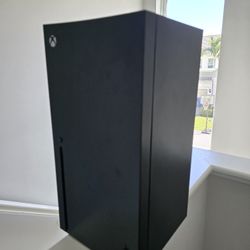 Xbox Series X Replica Mini Fridge