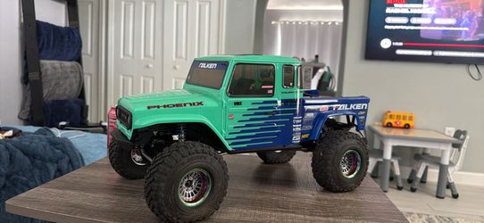 Discontinued and rare Vanquish Phoenix Vs4-10 RC Crawler