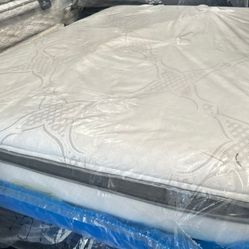 King Size Pillowtop Mattress Simmons Beautyrest-Platform Metal Box Spring Optional/ Bed Frame 