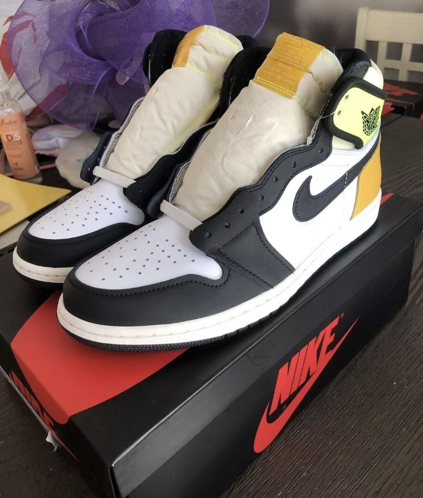 Nike Air Jordan 1 Retro High “Volt” Sz 10 DS New