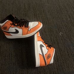 Air Jordan 1 “Turf Orange 🍊”
