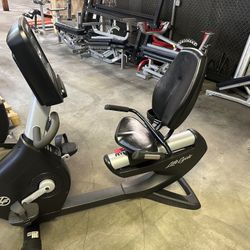 LIFE FITNESS 95RS RECUMBENT BIKES WITH DISCOVER SE CONSOLE, MINT CONDITION, READY 4 PICKUP/DELIVERY