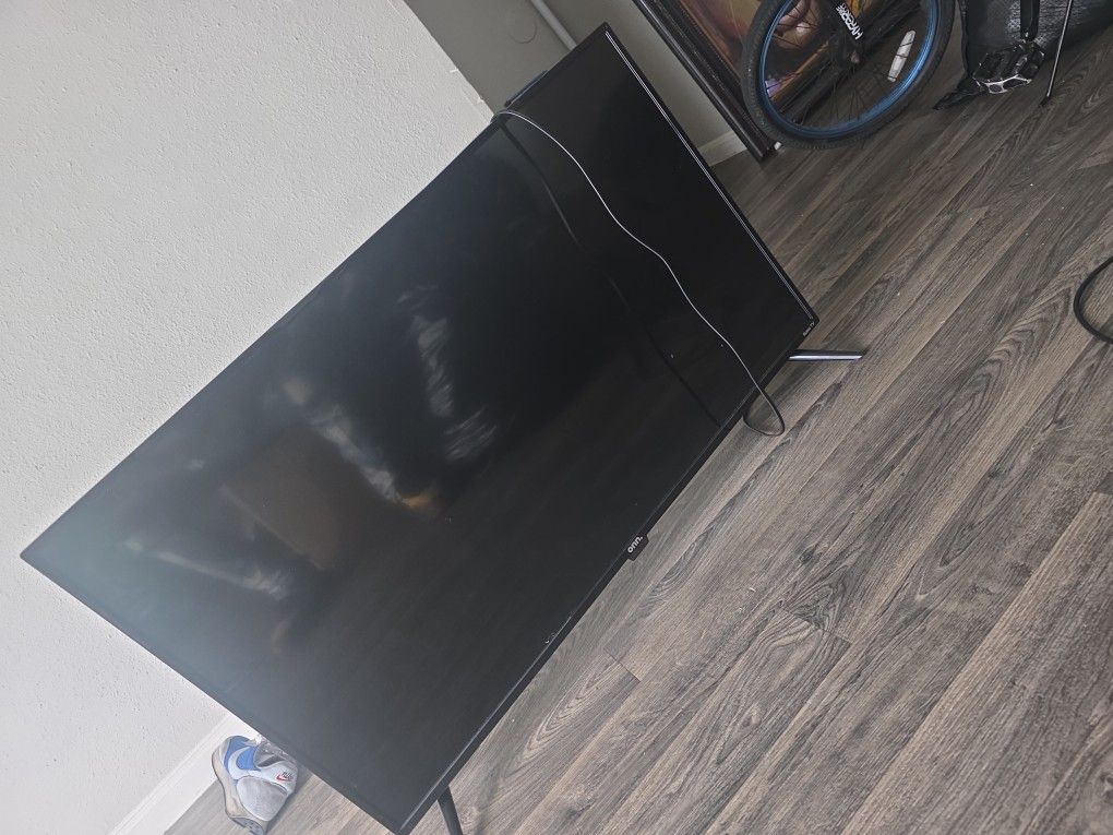 32inch Onn. TV With Roku Remote 100$