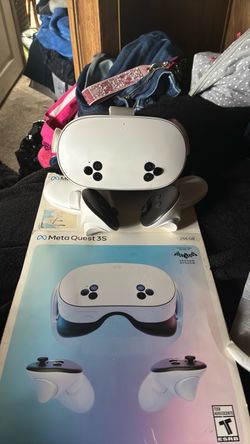 Meta Quest 3S 256GB VR Headset with Controllers