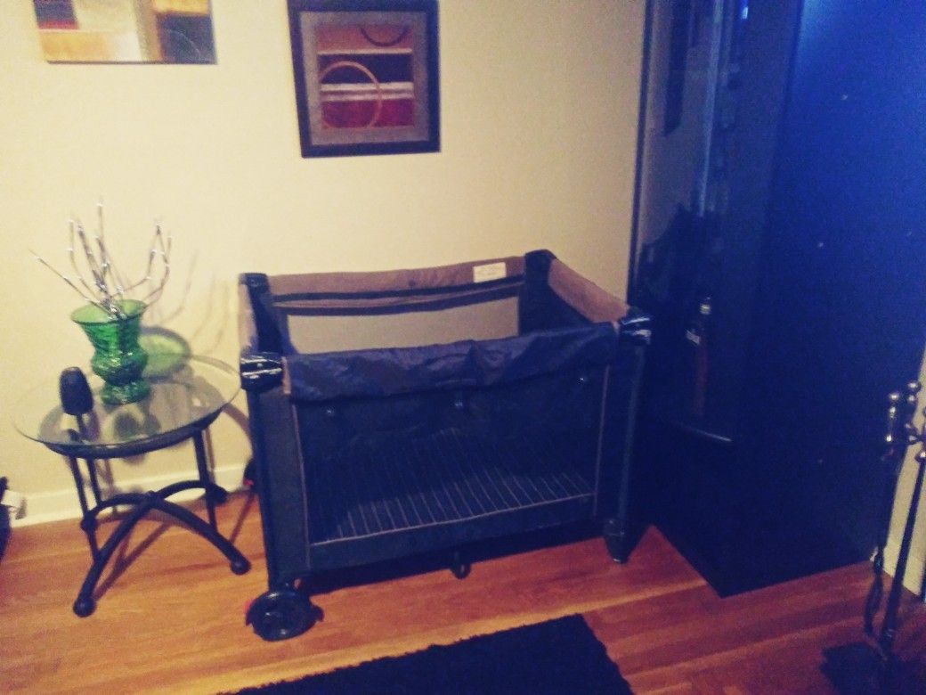 Pet crib