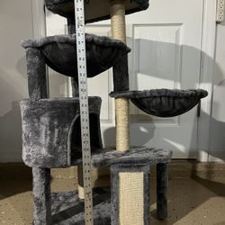 Cat House, Scratch Pad, Hammock Type Bins, Very Nice