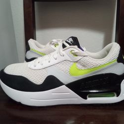 Like New Nike Air Max Size 8 Men's $40