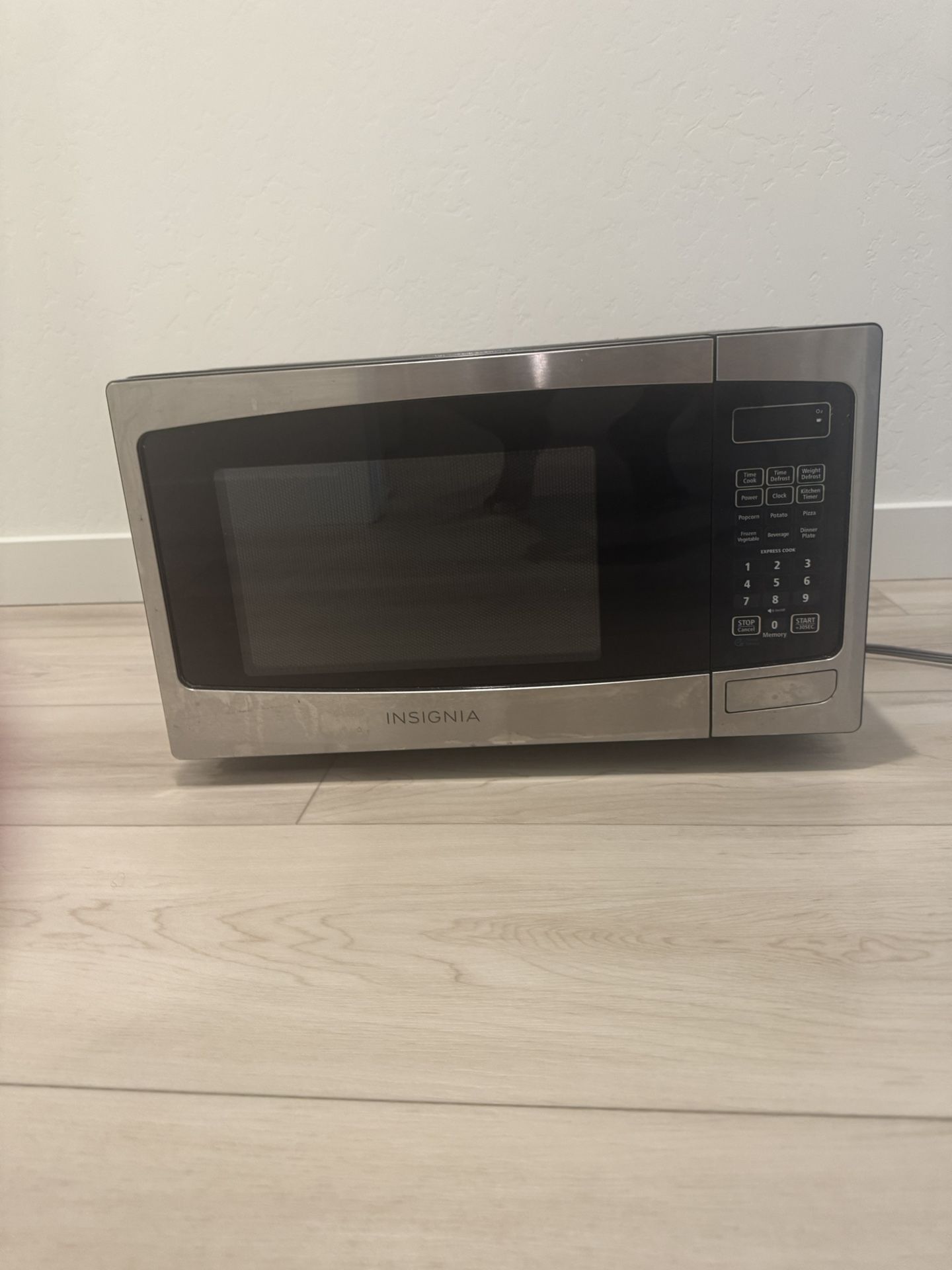 Insignia Microwave