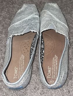 BRAND NEW Toms Size 7