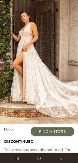 STUNNING 2022 September Essense Designs D3665 -  (SIZE 4/6 -AS IS)
