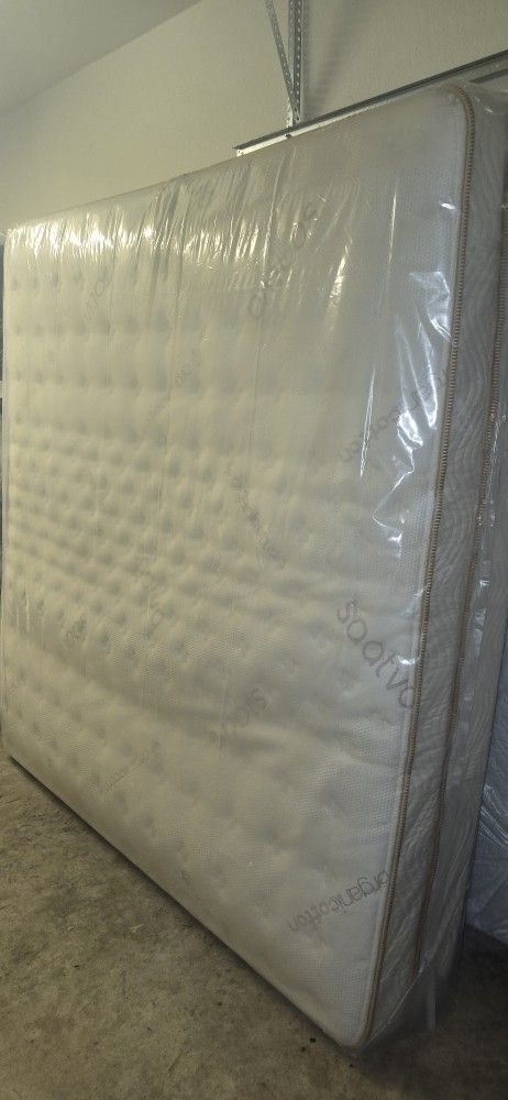 Saatva Classic King Mattress, Luxury Firm, 14.5", Like New